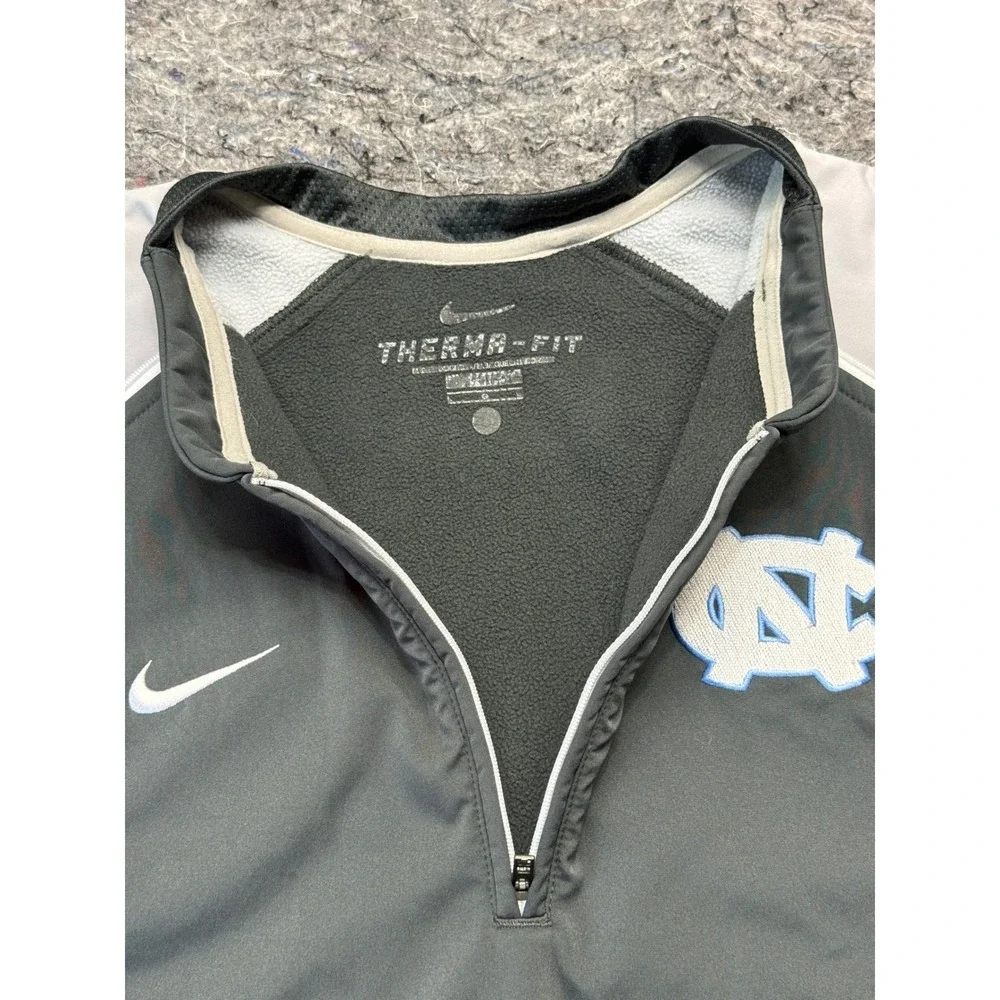 Nike UNC Tar Heels Therma-FIT Sleeveless 1/4 Zip Vest Mens L Grey 519560-060